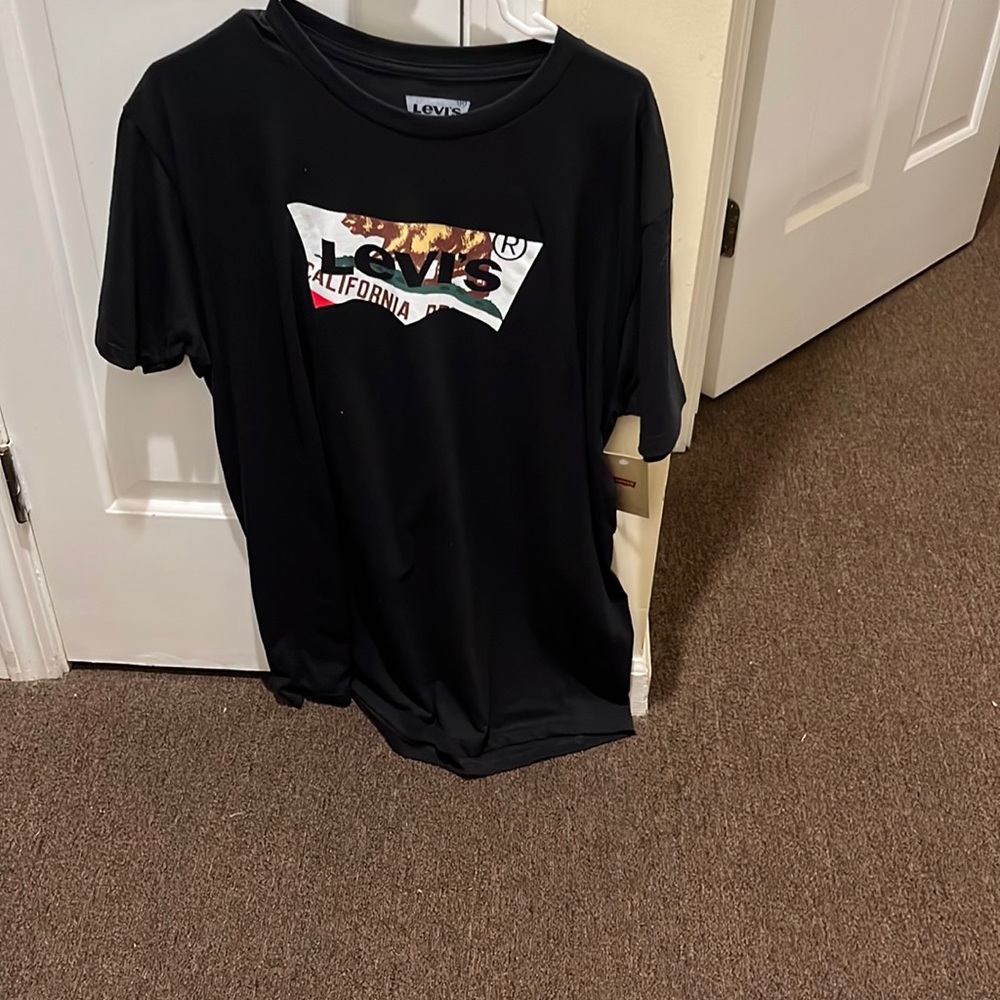 Levi’s T shirt !